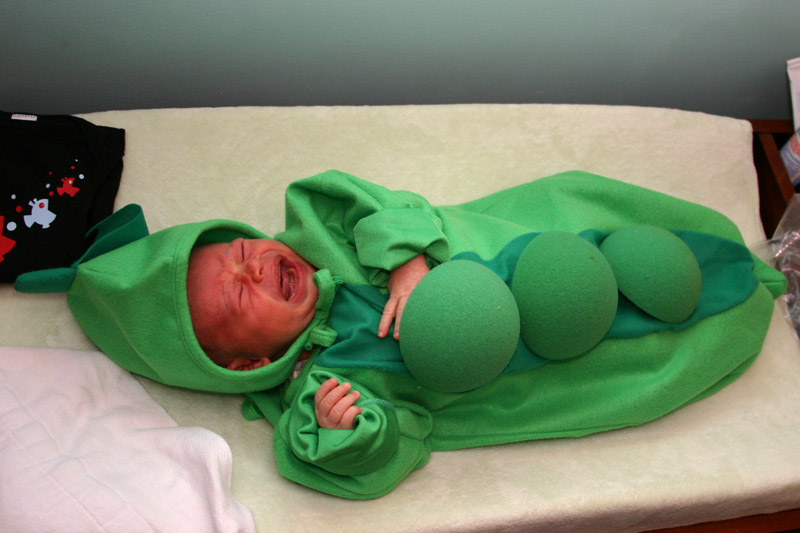 Stellan does not like his halloween costume
