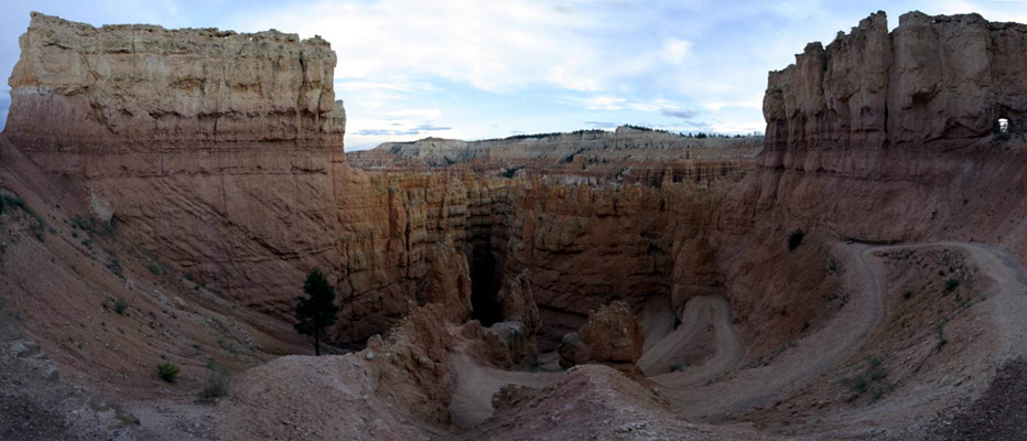 Switchback trail into Bryce Canyon